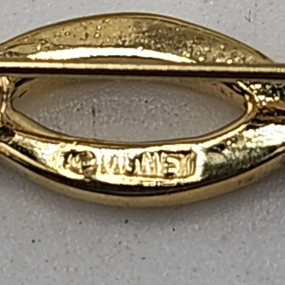 Vintage Monet Gold Tone Bar Brooch‎